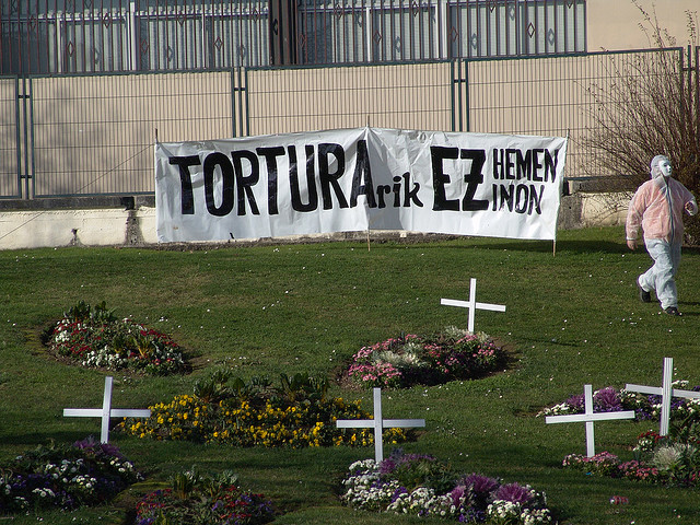 Campanha internacional pede a proibição absoluta da tortura